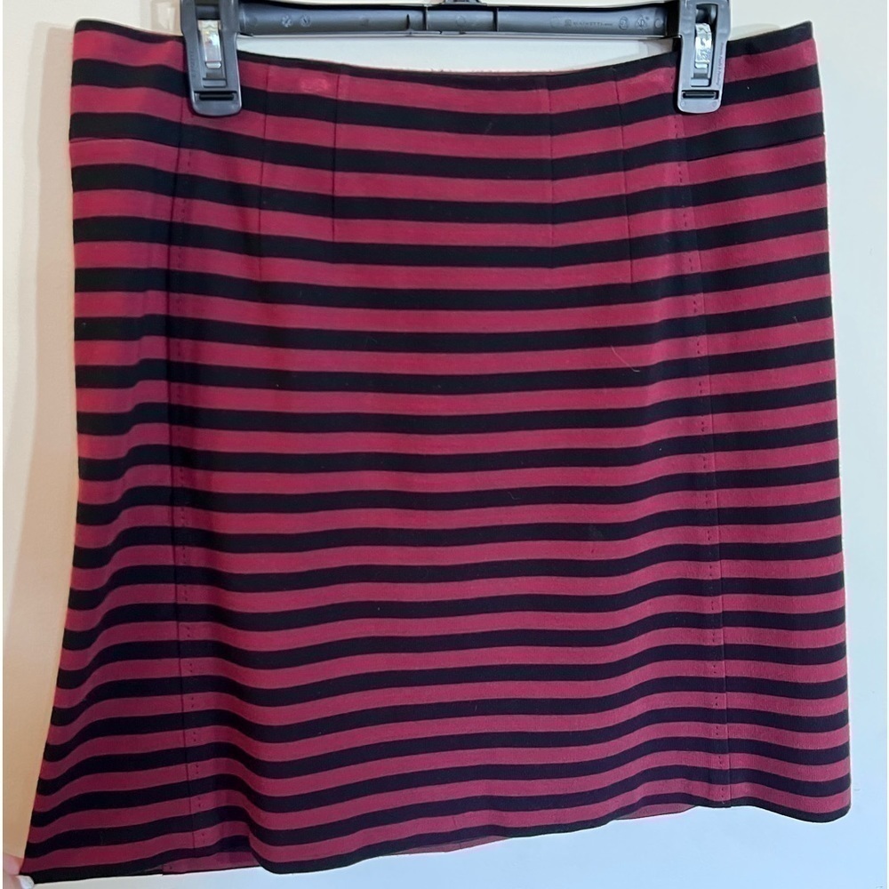 𝅺BANANA Republic Ponte Knit Skirt - Dark Claret Stripes size 10 Like New